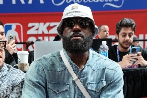 夸梅：詹姆斯和你們不同&其實他買啥都不用花錢 喬丹就是如此