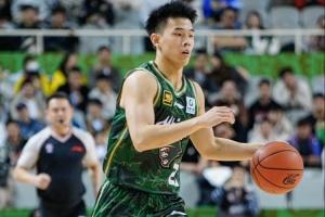 林葳：我想挑戰(zhàn)不同的事情 來這邊學(xué)習(xí)美國(guó)的籃球理念、風(fēng)格