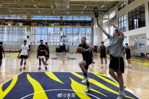 媒體人曬探班廣東全運男籃圖片 胡明軒趙睿崔永熙同框