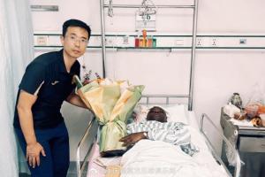 銅梁龍官方：球隊總經(jīng)理探望阿薩莫阿，后者也對張志雄表達(dá)了諒解