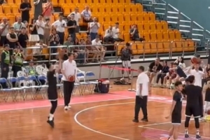 廣東全運男籃熱身賽VS美國肯尼哈奇 胡明軒率眾隊友賽前投籃熱身