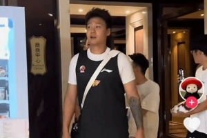 時光倒流既視感！趙睿隨廣東全運男籃備戰(zhàn) 身穿宏遠訓練服亮相