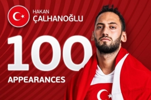 恰爾汗奧盧迎來土耳其國家隊(duì)100場(chǎng)里程碑，總共貢獻(xiàn)21球18助