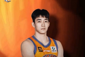 未來可期等你閃耀！祝上海男籃球員萬孟霖21歲生日快樂！??