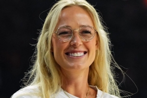 索菲-坎寧安：看到里斯走維密秀后 自己兒時(shí)維密夢(mèng)又被點(diǎn)燃了