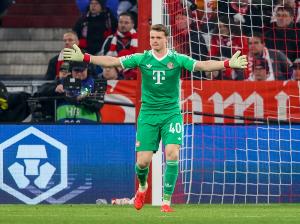 法爾克：烏爾比?？赡芴唛T興首發(fā)，拜仁希望他在德國杯前保持狀態(tài)