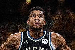 今天雄鹿客場(chǎng)挑戰(zhàn)猛龍！里弗斯：字母哥可以出戰(zhàn)比賽