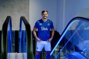 霍爾否認(rèn)為愛爾蘭隊踢球的傳聞：我最大的夢想是為英格蘭隊效力