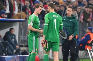 記者：拜仁主力今日在室內(nèi)訓(xùn)練，17歲后腰蘭貝首次參與合練