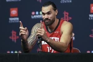 博伊爾斯：亞當(dāng)斯的力量簡直離譜 我還在比賽重問他是怎么訓(xùn)練的