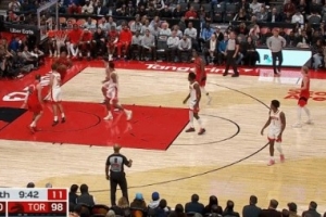 申京走神了！馬穆低位背打謝潑德 巴恩斯溜底線空切暴扣！