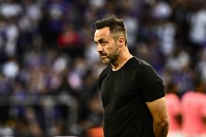 德澤爾比執(zhí)教生涯至今帶隊參加10場歐冠比賽，輸?shù)羝渲?場