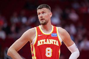 硬氣一把！波津接杰倫·約翰遜妙傳 籃下翻身直接隔扣巴雷特！