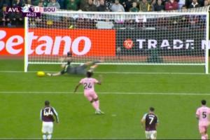 維拉守護神！羅杰斯手球送點，大馬丁撲出塞梅尼奧點球！