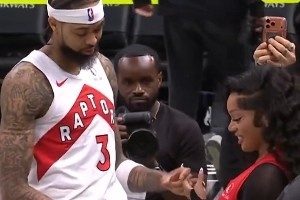 這算官宣？英格拉姆和歌手女友場邊秀恩愛