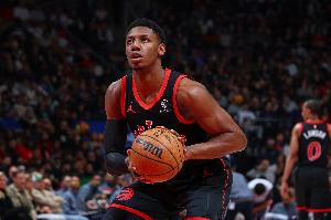 鐵神了又成！巴雷特21中6&三分7中0拿到13分4板6助