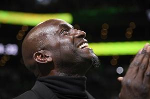 狼王對甜瓜說“你老婆像甜甜圈”？皮爾斯：垃圾話別涉及妻子孩子