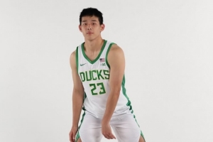 林葳5中1得2分！媒體人：比賽內(nèi)容在慢慢變好了 還需要時(shí)間適應(yīng)