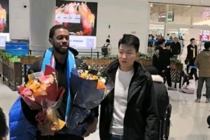 媒體人：新疆男籃外援蒂龍·華萊士已經(jīng)到球隊(duì)報(bào)到