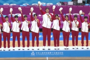 榮耀瞬間！山東U18女籃奪得全運會金牌 眾將士頒獎典禮開心慶祝