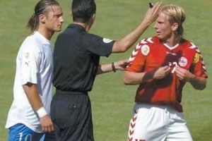 托蒂談2004年歐洲杯自己吐口水：我很后悔，我至今依然感到羞愧