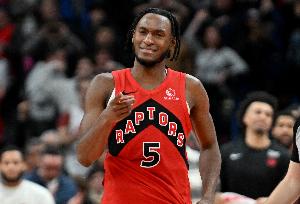 一點不冤！奎克利發(fā)球前推倒梅里爾犯規(guī) 猛龍?zhí)魬?zhàn)失敗