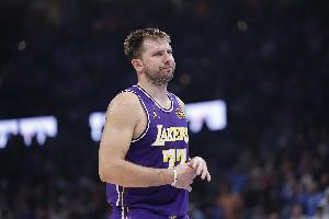 Skip：東契奇打了40分鐘&最后垃圾時(shí)間還在場(chǎng)上 刷數(shù)據(jù)嗎？