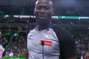 雄鹿VS黃蜂 裁判擺爛：我們沒看到誰出界 隨便來倆人跳球????