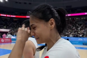 廣東全運女籃奪冠后眾將喜極而泣！主帥鄭薇指導(dǎo)：太不容易了