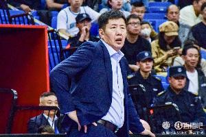 丁偉：40多歲時我執(zhí)教水平太差 指揮不了JR·史密斯這種大腕