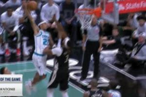 哥們你艾弗森?。√乩?曼恩直殺內(nèi)線騰空滑翔 炸裂單臂隔扣特納