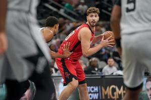 三分命中率翻倍！申京：整個(gè)夏天我都在練 在國(guó)家隊(duì)也檢驗(yàn)了成果