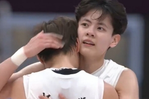 太不容易了！廣東全運(yùn)女籃奪金 賽后楊力維與楊舒予擁抱時哭了