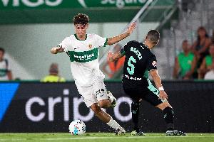 都體：尤文正密切關(guān)注埃爾切中場(chǎng)門多薩，但將面臨曼城和皇馬競(jìng)爭(zhēng)