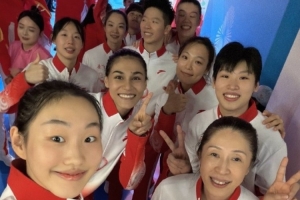 迪拉娜社媒曬全隊合影：我的第一塊全運(yùn)金牌??感恩我擁有的一切