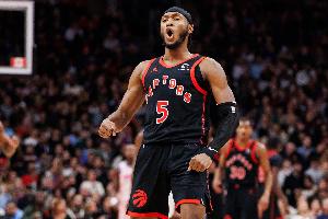 三節(jié)破敗！奎克利突破到籃下打進(jìn)壓哨拋投