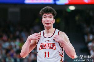 個(gè)人有哪些進(jìn)步？余嘉豪：心態(tài)、對(duì)比賽中機(jī)會(huì)的判斷、身體對(duì)抗