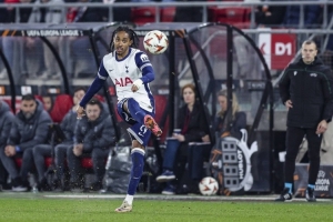 斯彭斯曾賽后忽視弗蘭克，圖赫爾：不喜歡這樣，國腳應(yīng)有行為標(biāo)準(zhǔn)