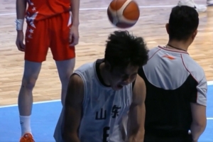 降維打擊！張博源22中11&10罰7中空砍全場(chǎng)最高31分 另9板2助2帽