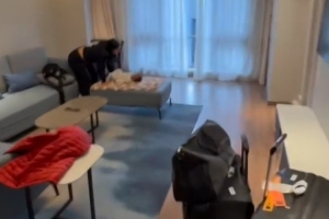 租金多少？杰曼曬首鋼為他全家準(zhǔn)備的公寓：兩室兩廳兩衛(wèi)開放廚房