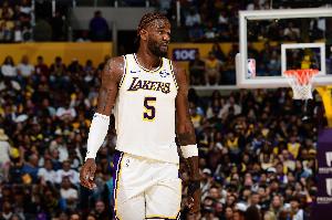 艾頓：詹姆斯第一次給我傳空接還是在我八年級參加他訓(xùn)練營時(shí)