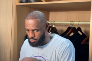 詹姆斯：盧卡吸引防守我可以向后移動(dòng)?球傳過來我可以利用多打少