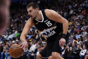 視野開闊！約基奇中線長甩助攻沃特森打進(jìn)壓哨球