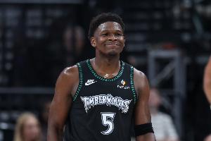 就開始摸魚了？愛德華茲半場12中4拿14分 次節(jié)3中0僅靠罰球得2分