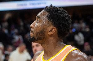 開得太遲！米切爾17中8&三分9中3得21分2助2斷 末節(jié)19分未能救主