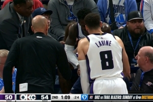 視覺張力拉滿！德羅贊單臂戰(zhàn)斧扣飛 施羅德救球踢翻技術(shù)臺電腦