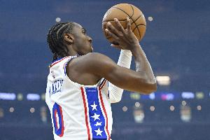 幸無大礙！馬克西和英格拉姆碰撞后倒地 暫停調(diào)整后繼續(xù)出戰(zhàn)