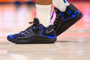 黑藍(lán)配色酷不酷？杜克大學(xué)球員上腳球隊專屬KD 18 PE！