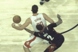 鮑爾掏球申京出界裁判吹火箭球權(quán) 阿特金森挑戰(zhàn)失敗