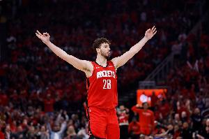 申京力壓莫布里？霍勒迪：不新鮮 常規(guī)操作！他打任何人都能做到